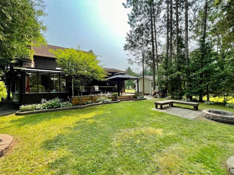 Вилла Whispering Pines Riverside Retreat Coboconk Экстерьер фото